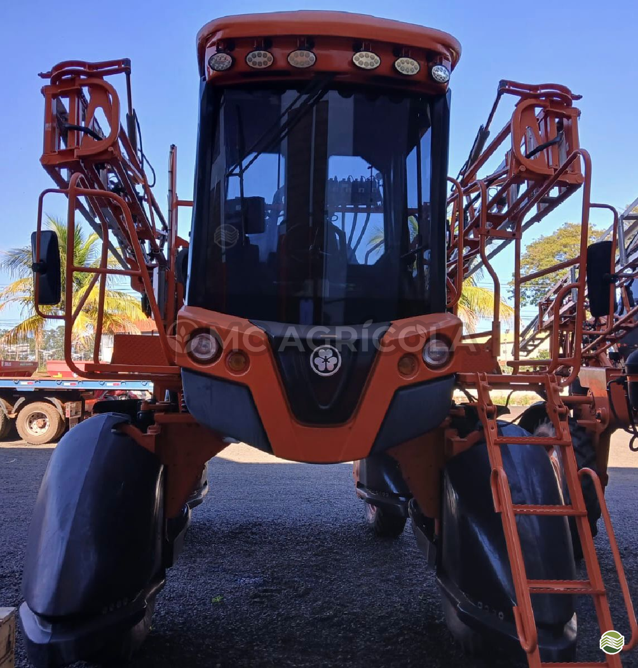 PULVERIZADOR JACTO UNIPORT 2000 PLUS Tração 4x2 MC Agrícola ITUMBIARA GOIAS GO